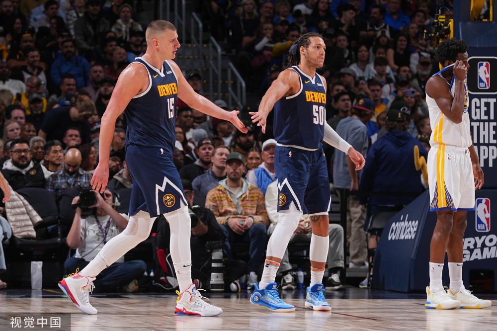 她屡屡刷新 她屡屡刷新